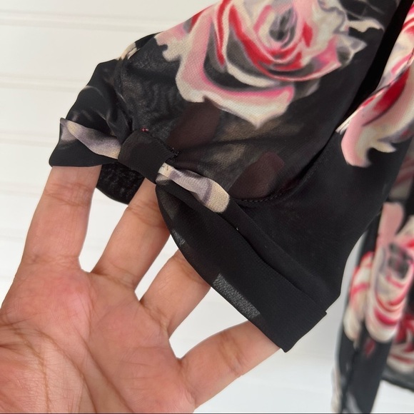 Lc Lauren Conrad rose print dressy top Size Small - Picture 4 of 12